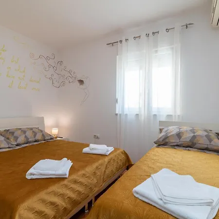 With Parking Space - 21795 * Traù