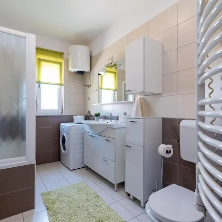 With Parking Space - 21795 トロギール