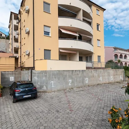 Apartman With Parking Space - 21795