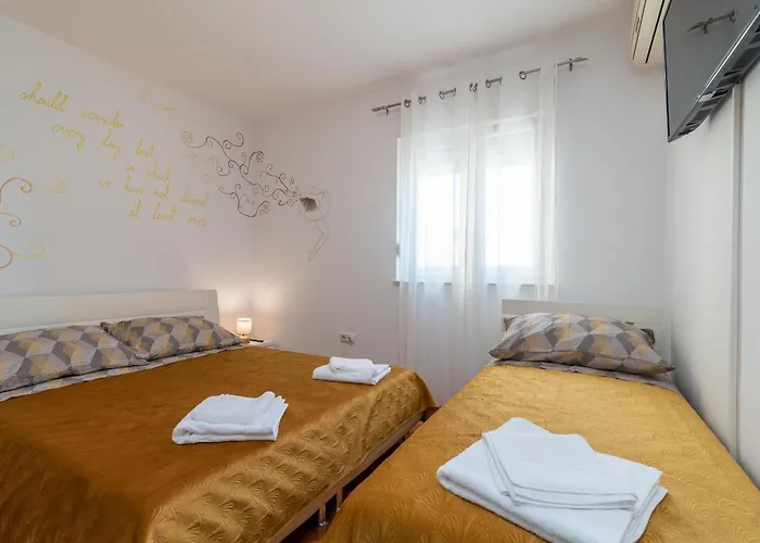 With Parking Space - 21795 * 特罗吉尔